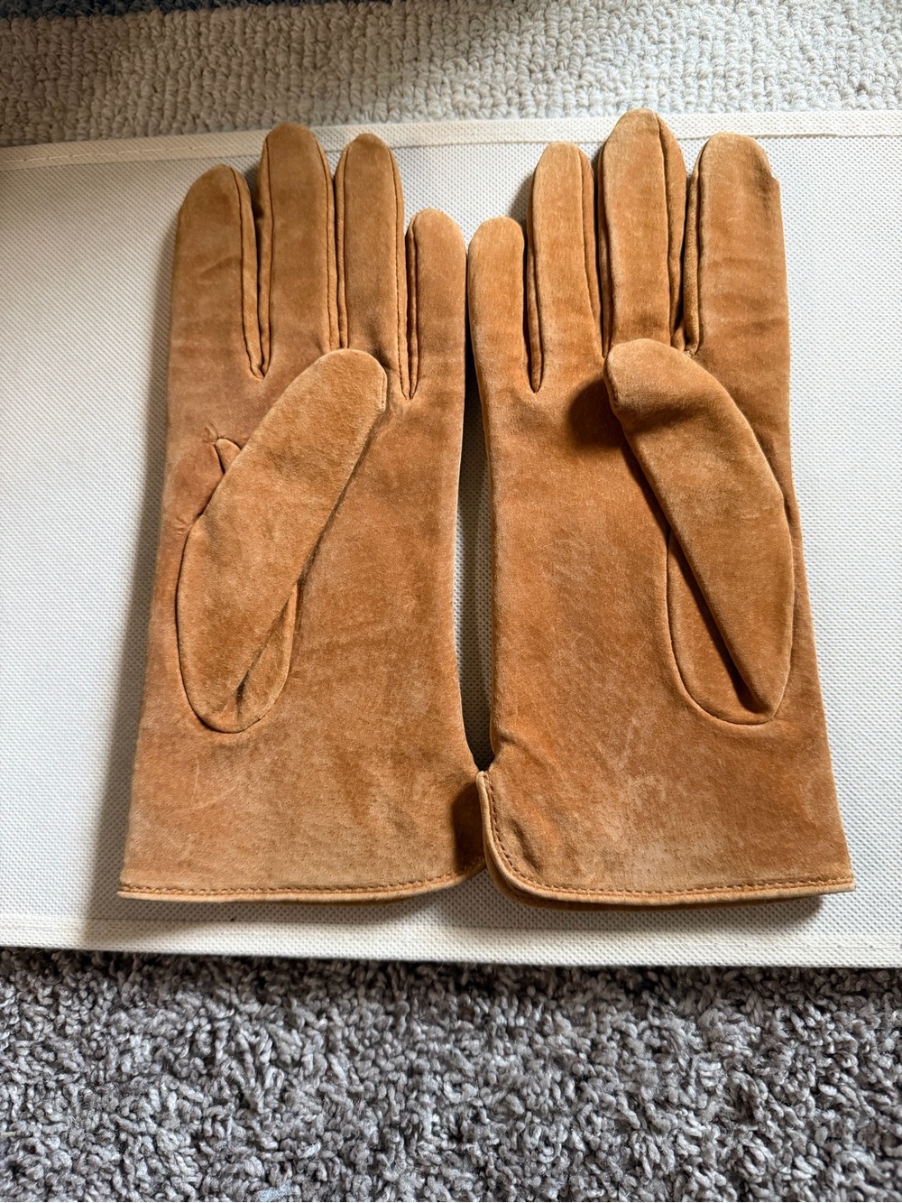 Wilson Women's Tan Suede Gloves